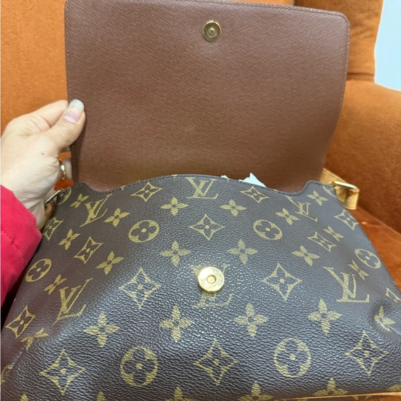 Authentic Louis Vuitton Musette Tango short shoulder Monogram bag. - Picture 10 of 16